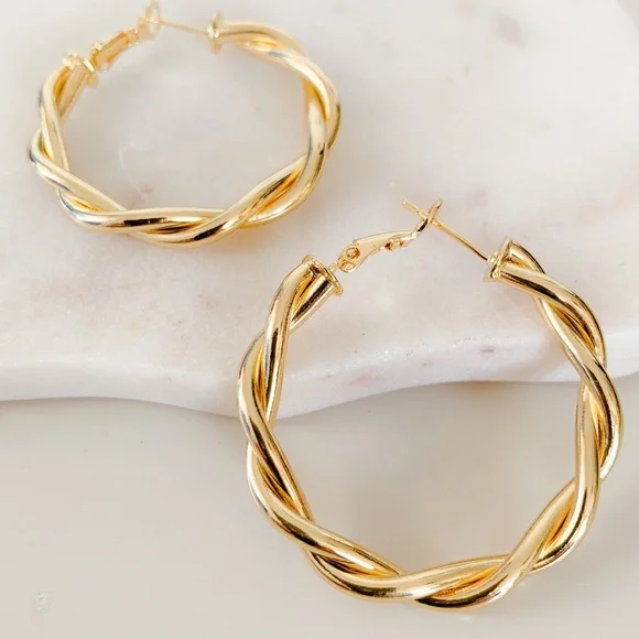 🎉HP🎉Twisted Rope Hoop Earring | 24k Gold Plated - Picture 3 of 8
